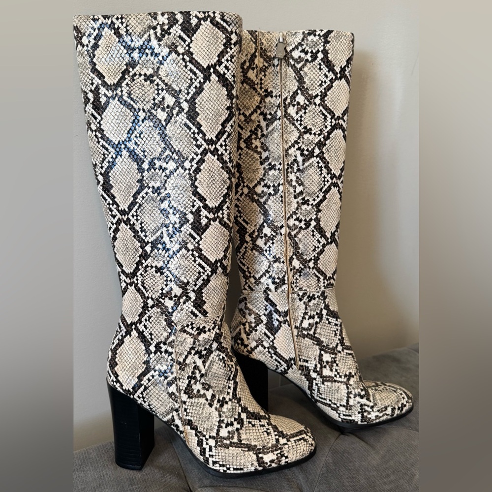 Pre-loved Kenneth Cole Faux snakeskin leather size 7.5